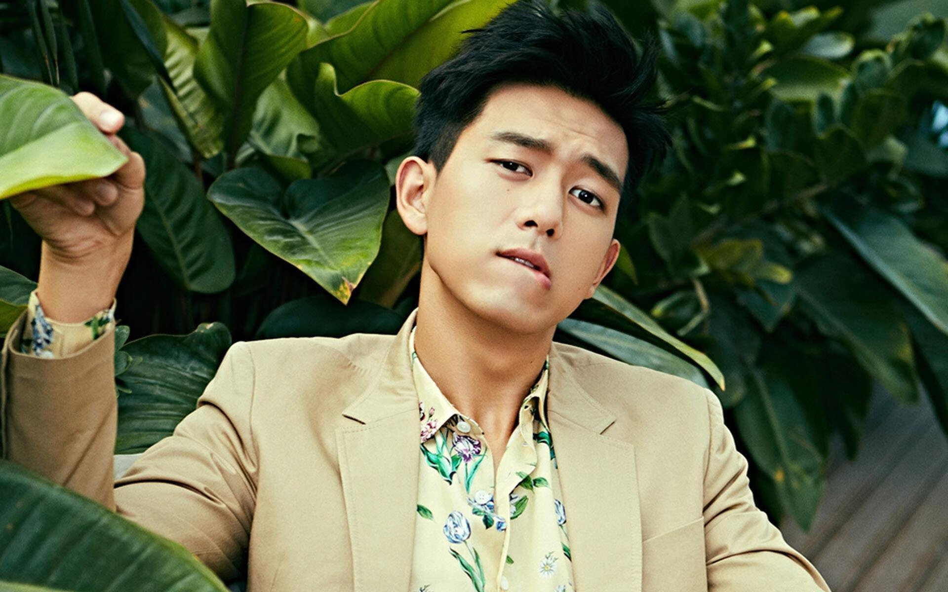 瑞士球员边踢球边喝热可可,被评“最瑞士操作”,瑞士队喝可乐